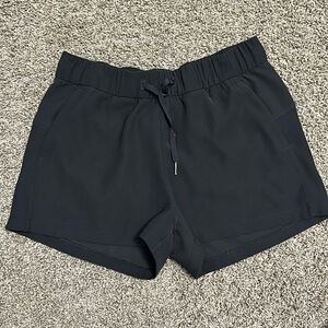On the Fly Midrise Short